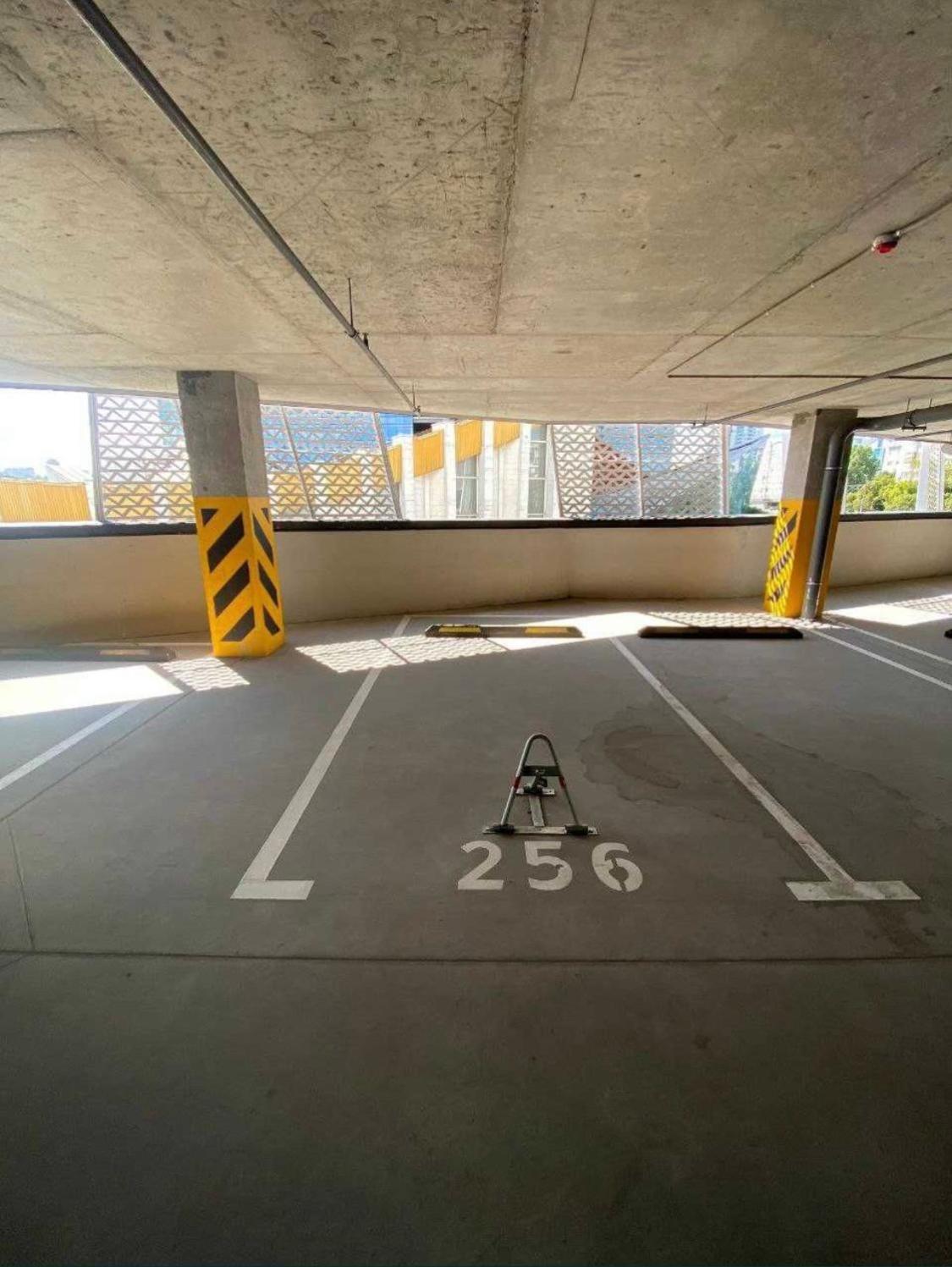 New Apart Lesi Ukrainky Blvd And Olimpiyska And Kreshchatyk And Manhattan City With Parking Kyiv Exterior photo